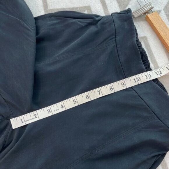 Lululemon Metropolis Maven High Rise Cargo Crop Black‎ size 4 - Picture 8 of 9